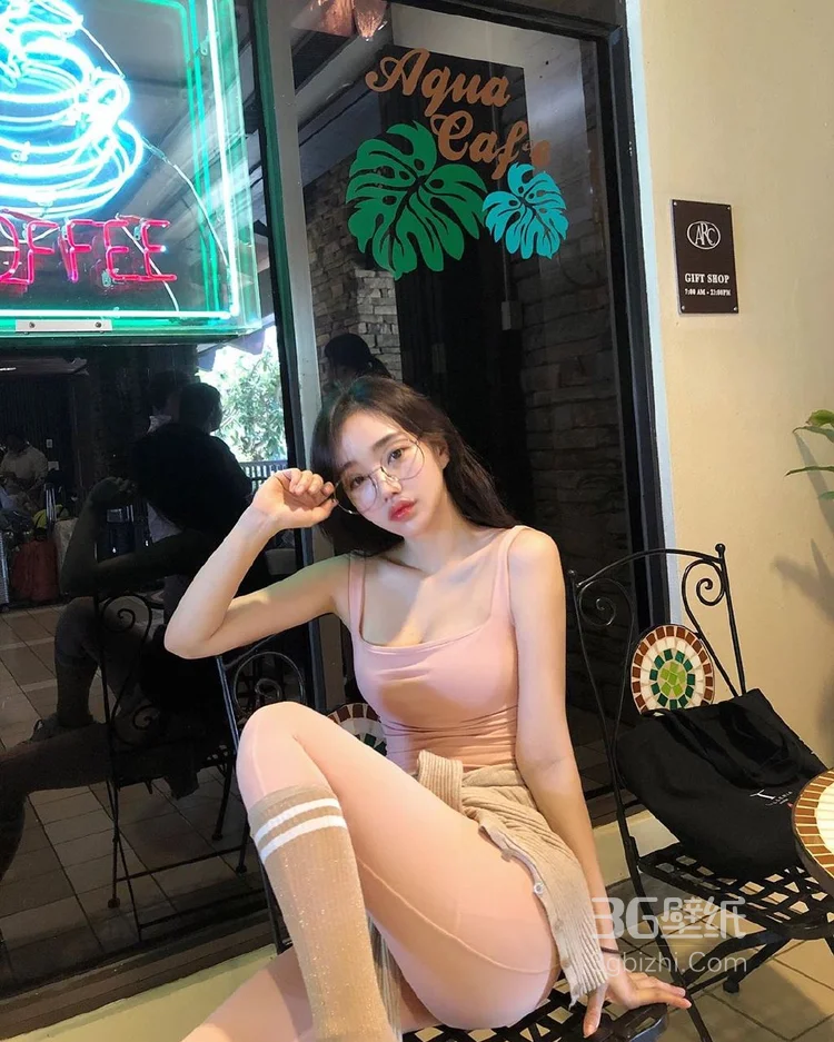 性感可爱长发美女沙滩比基尼写真，精选自拍生活照片图集 第7张 - 性感美女写真