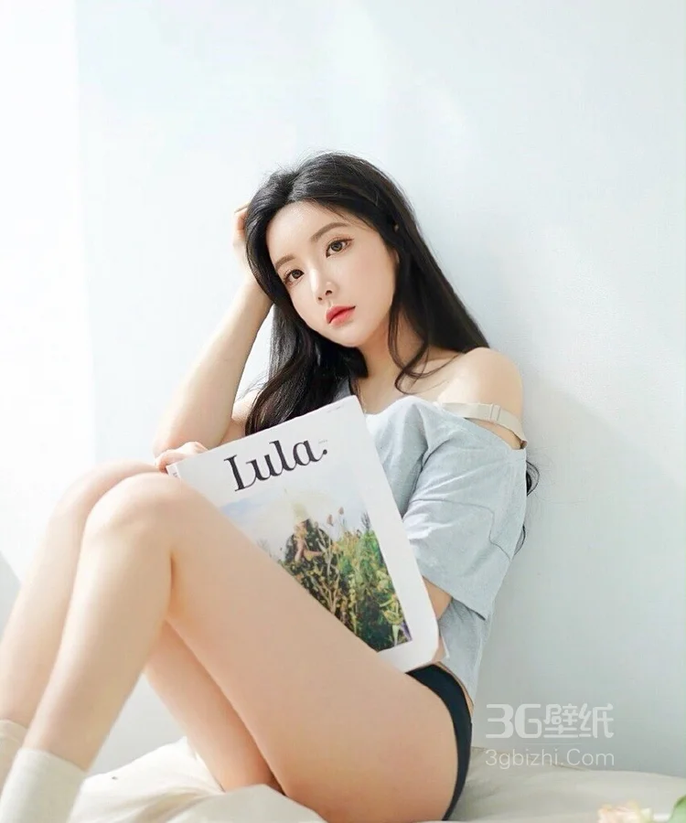 颜值身材超好的美女小姐姐晨读写真，背心搭内衣美腿白皙 - 云姿画报