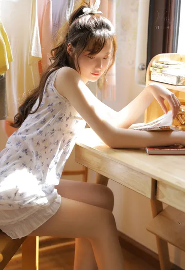 颜值身材超好的美女小姐姐晨读写真，精选背心搭内衣美腿白皙 第4张 - 性感美女写真