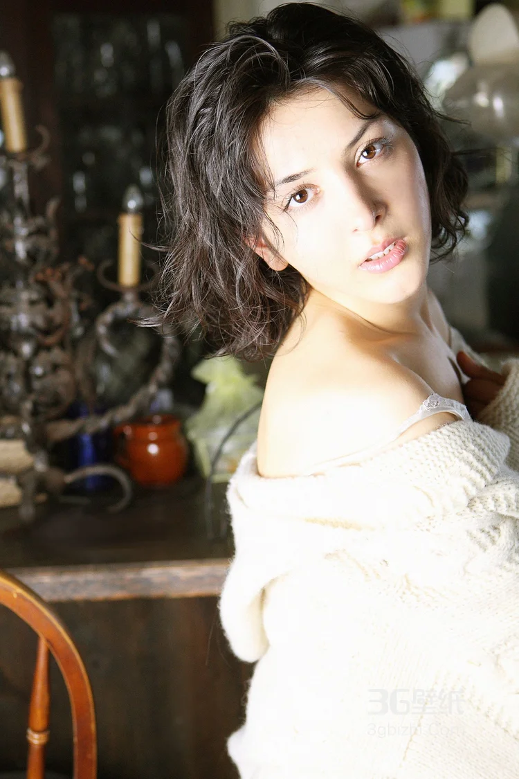 欧洲丰满性感美女萨赫勒・罗萨私房写真，精选户外美图图集 第12张 - 性感美女写真