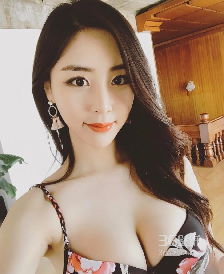 性感尤物自拍照图集，看到波涛汹涌再也联想不到大海了 - 云姿画报