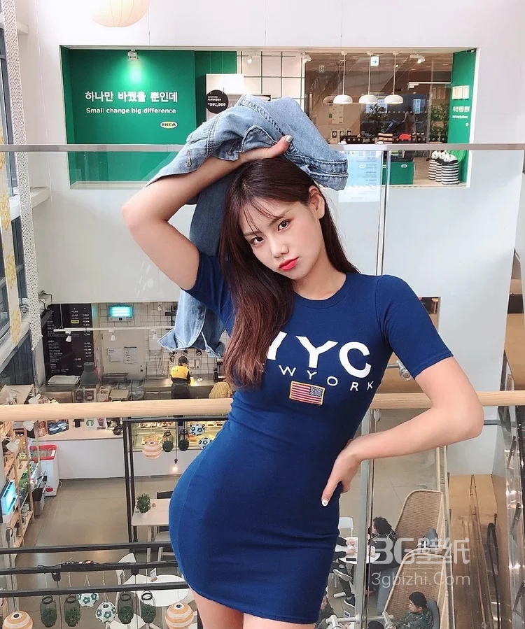 丰满型肉肉的韩国美女商场美照，精选紧身连衣裙尽显完美身材 第6张 - 性感美女写真