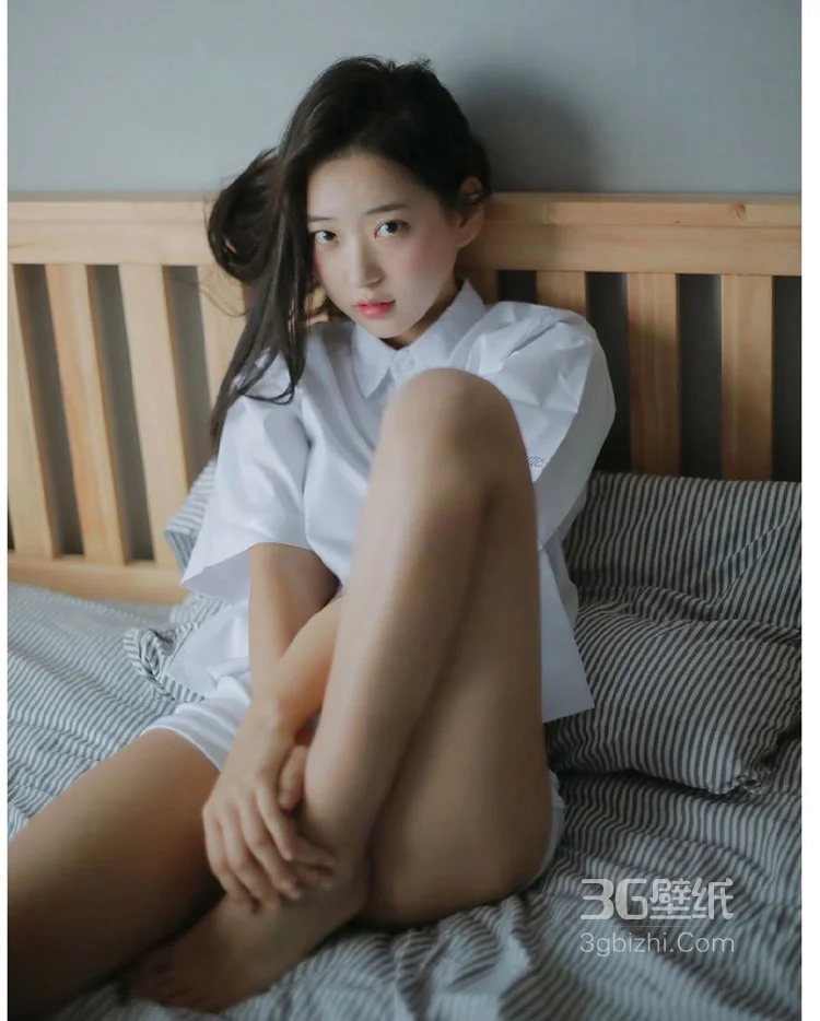 霸气白衫短裤小姐姐私房照，精选就这么直直的看着你 第4张 - 性感美女写真