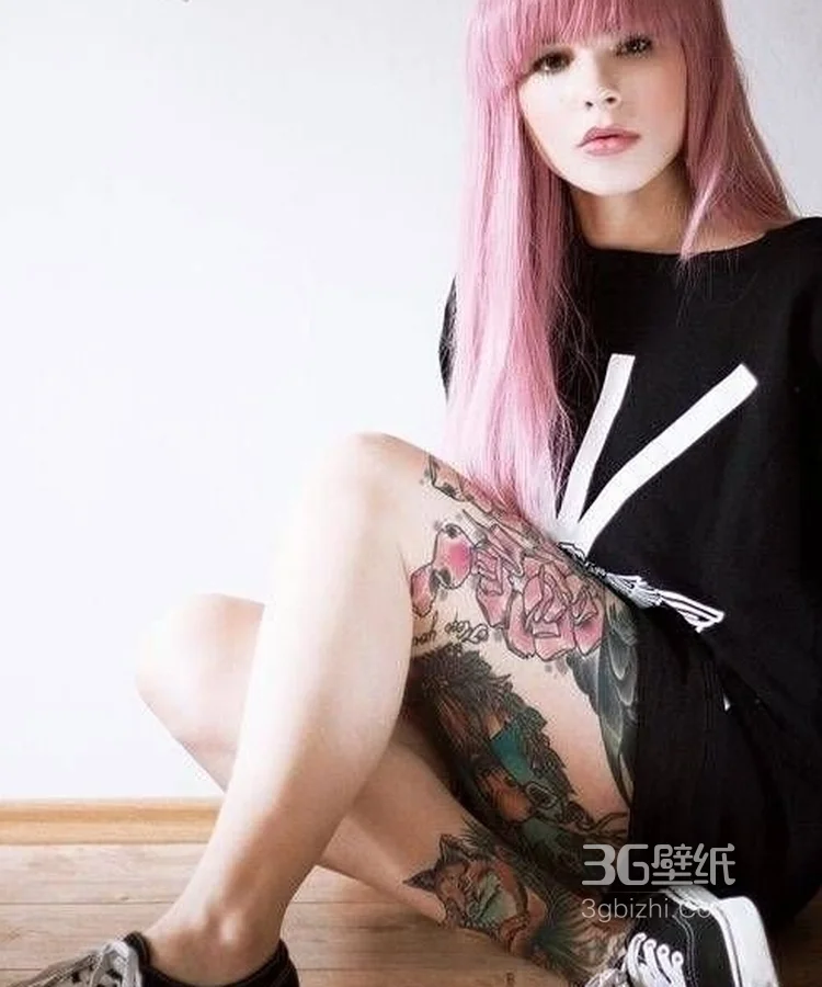 大腿有纹身的长发丰满翘臀美女性感私房写真照片 第3张 - 性感美女写真